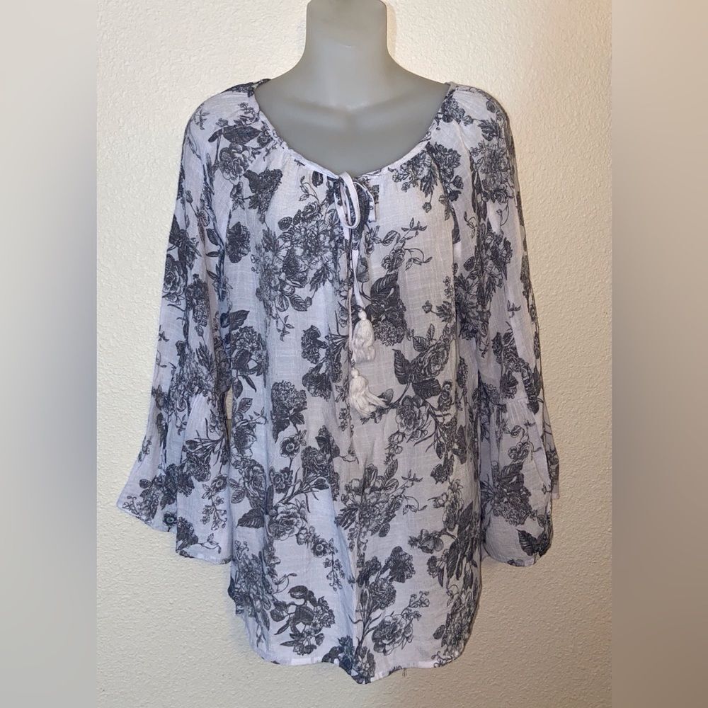 Counterparts Elegant Floral Women's Blouse - Black and White
